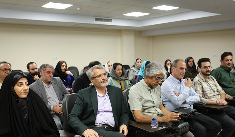 دکتر ابراهیم خدایار: شعر پرچم یگانگی تمدنی را به دوش می‌کشد