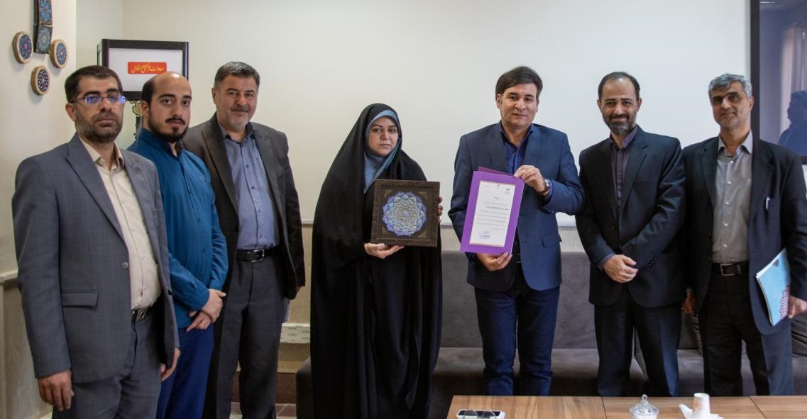 تقدیر از محقق و دانشجوی دانشکده هنر دانشگاه به مناسبت روز هنر انقلاب اسلامی