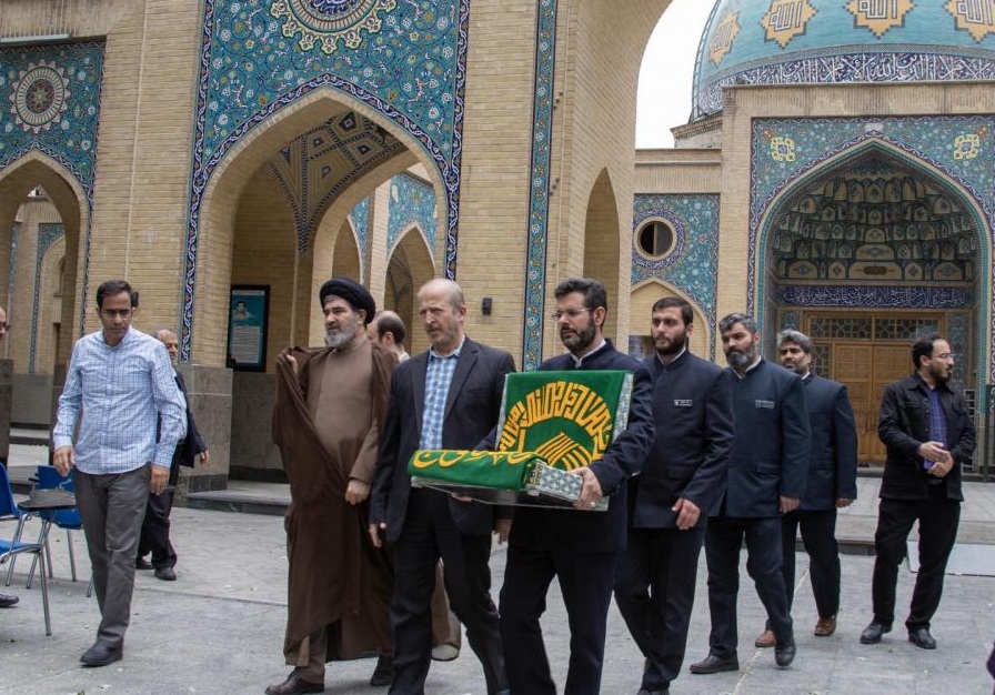 حضور خادمان آستان قدس رضوی و مراسم پرچم گردانی حرم مطهر امام رضا علیه السلام در مسجد دانشگاه