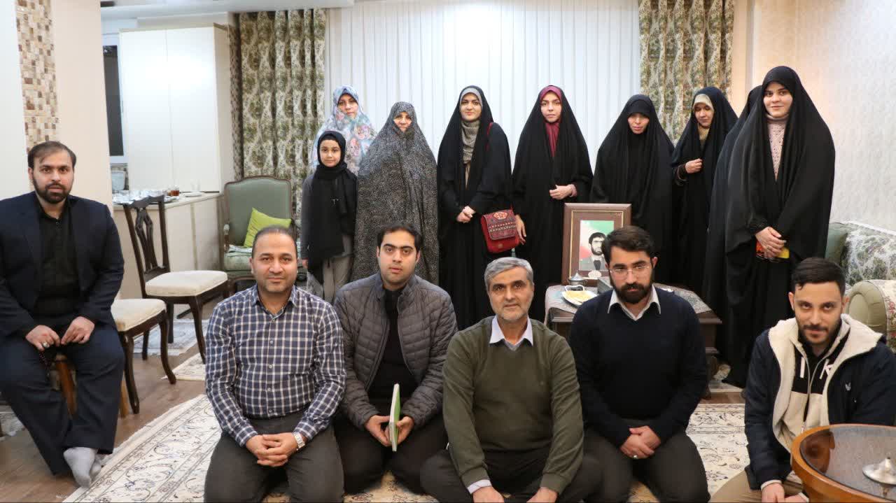 ديدار دانشجويان بسيجي دانشگاه با همسر شهيد عموشاهي در روز تكريم مادران و همسران شهدا